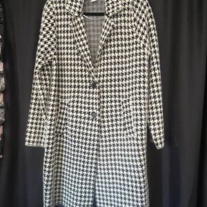 Max Studio Black and White Houndstooth Trench Coat